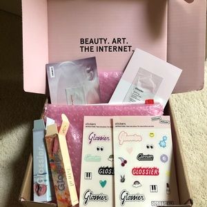 GLOSSIER BOX W BODY HERO DECAL
